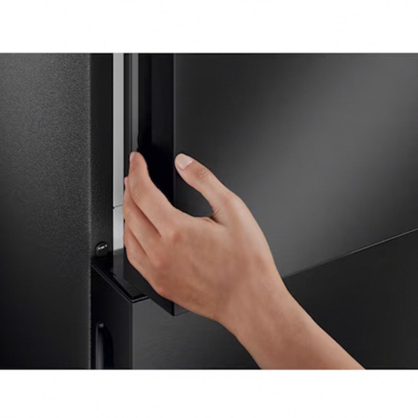 ELECTROLUX 2 DOOR FRIDGE EBE4302C-B